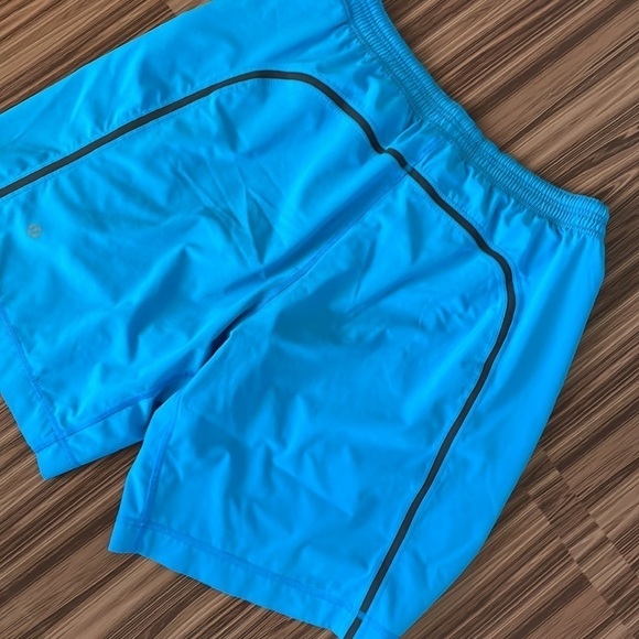 LULULEMON Running Shorts Size Large - Picture 7 of 9